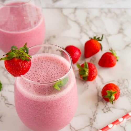 https://prepdish.com/wp-content/uploads/2020/04/Simple-Strawberry-Smoothie-with-Mint-1-500x500.jpg