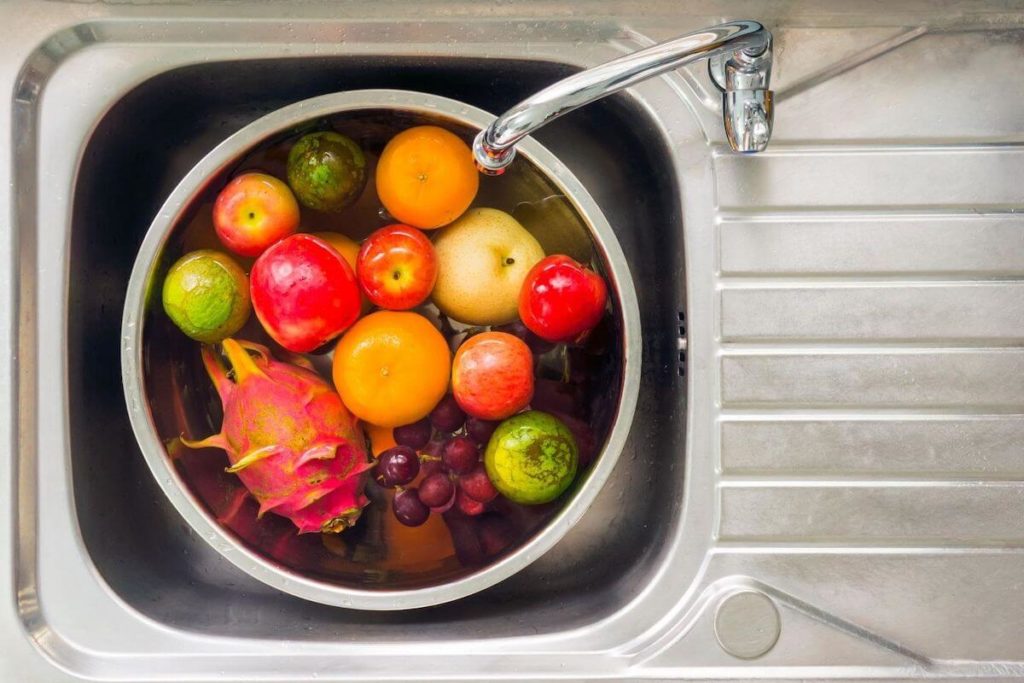 How to Wash Produce with a Vinegar Bath