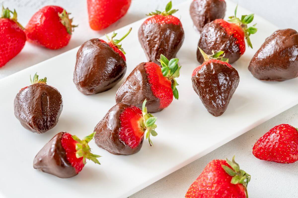 Chocolate Drizzled Strawberries - A Simple, Healthy Dessert!