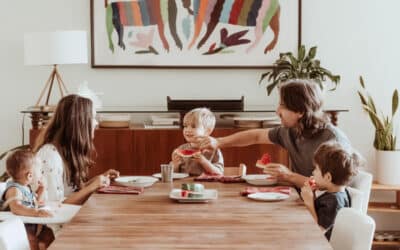 7 Family Mealtime Lessons with 3 Kids
